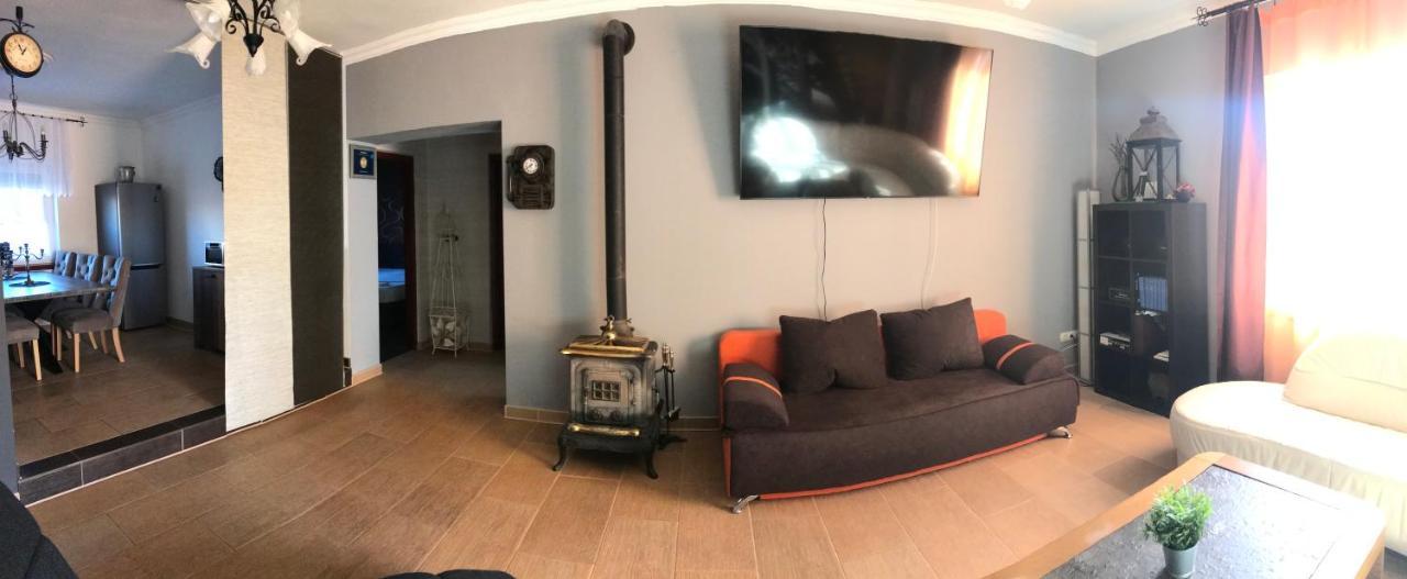 Eden Apartman Appartement Algyo Buitenkant foto