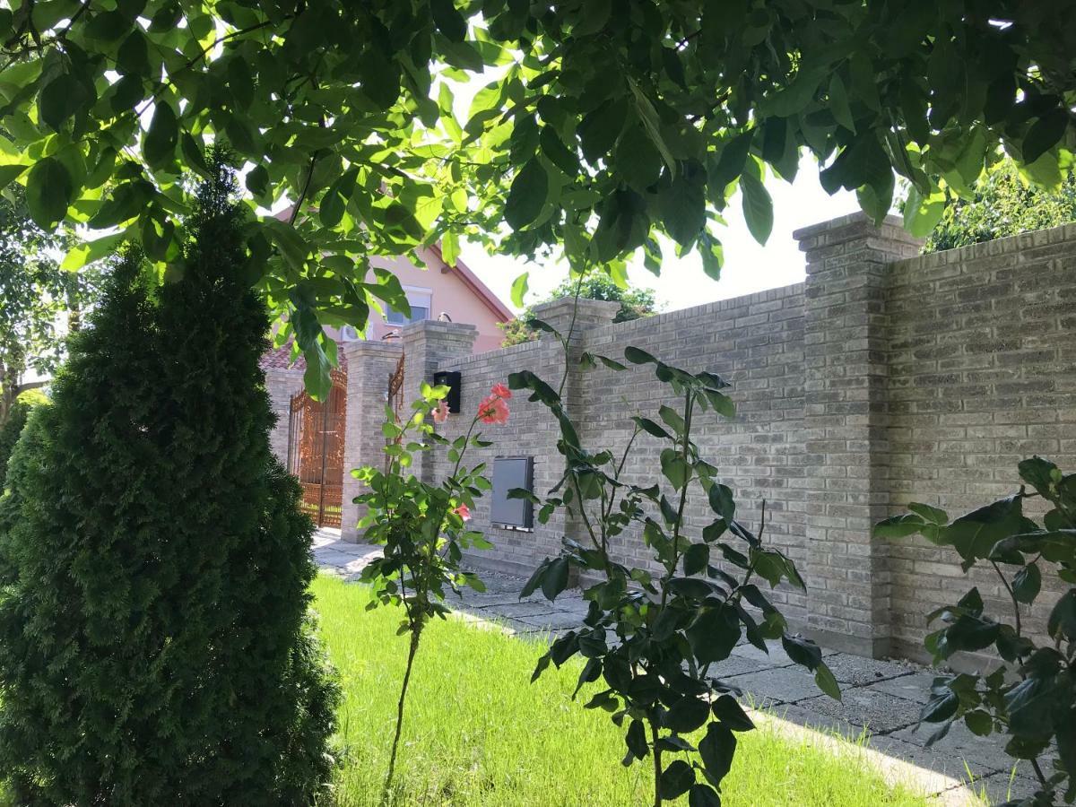 Eden Apartman Algyo Buitenkant foto